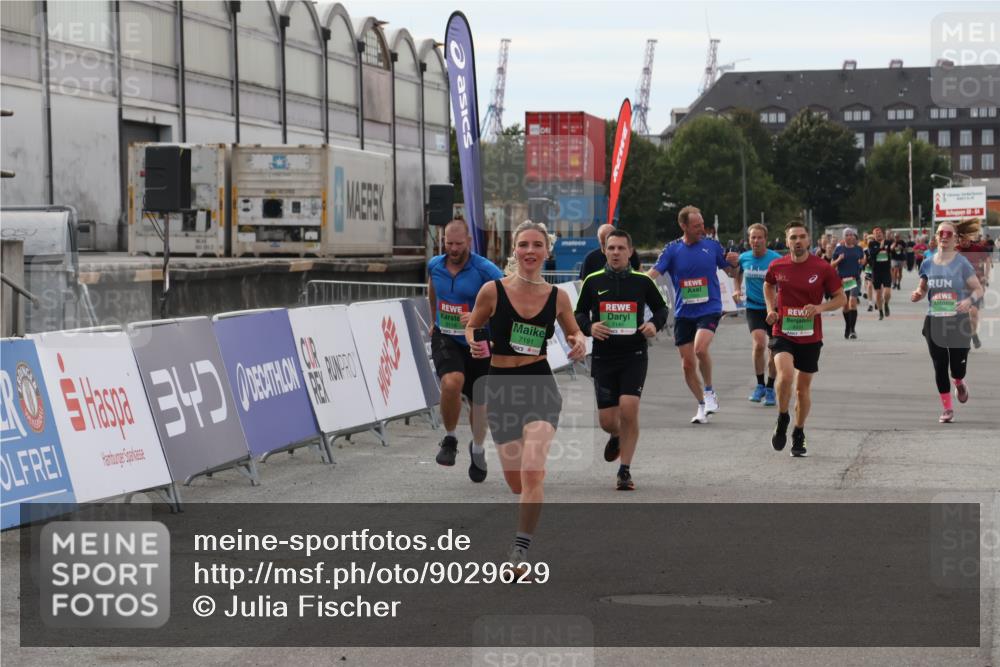 03.10.2025 - Köhlbrandbrückenlauf Julia Fischer http://msf.ph/oto/9029629 03.10.2025 16:08:51 Ziel 7141, 7191, 7283, 7339, 8118, 8846, 8931 meine-sportfotos.de