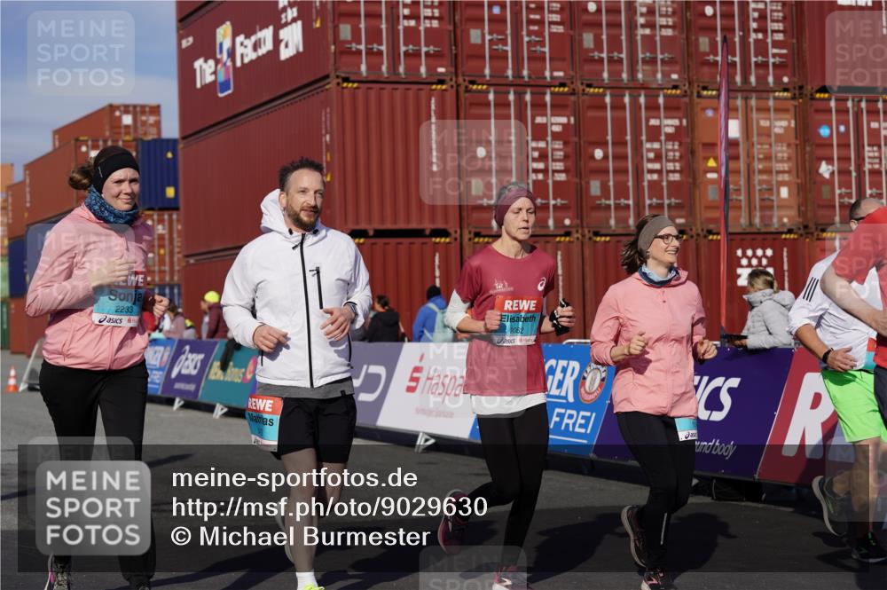 03.10.2025 - Köhlbrandbrückenlauf Michael Burmester http://msf.ph/oto/9029630 03.10.2025 10:34:35 Ziel 1475, 1546, 1961, 2062, 2233, 2771, 3439, 3453 meine-sportfotos.de