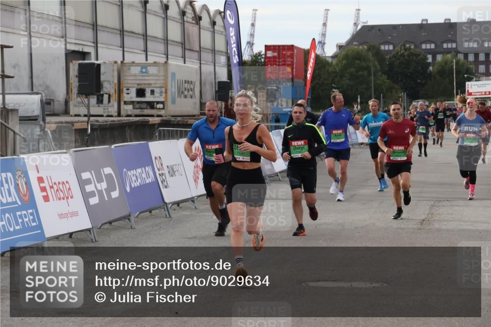 03.10.2025 - Köhlbrandbrückenlauf Julia Fischer http://msf.ph/oto/9029634 03.10.2025 16:08:52 Ziel 7141, 7191, 7283, 7333, 7336, 7339, 8118, 8846, 8931 meine-sportfotos.de