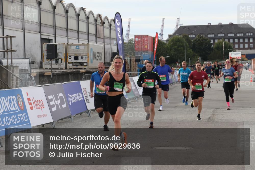 03.10.2025 - Köhlbrandbrückenlauf Julia Fischer http://msf.ph/oto/9029636 03.10.2025 16:08:52 Ziel 7141, 7191, 7283, 7333, 7336, 7339, 8118, 8846, 8931 meine-sportfotos.de