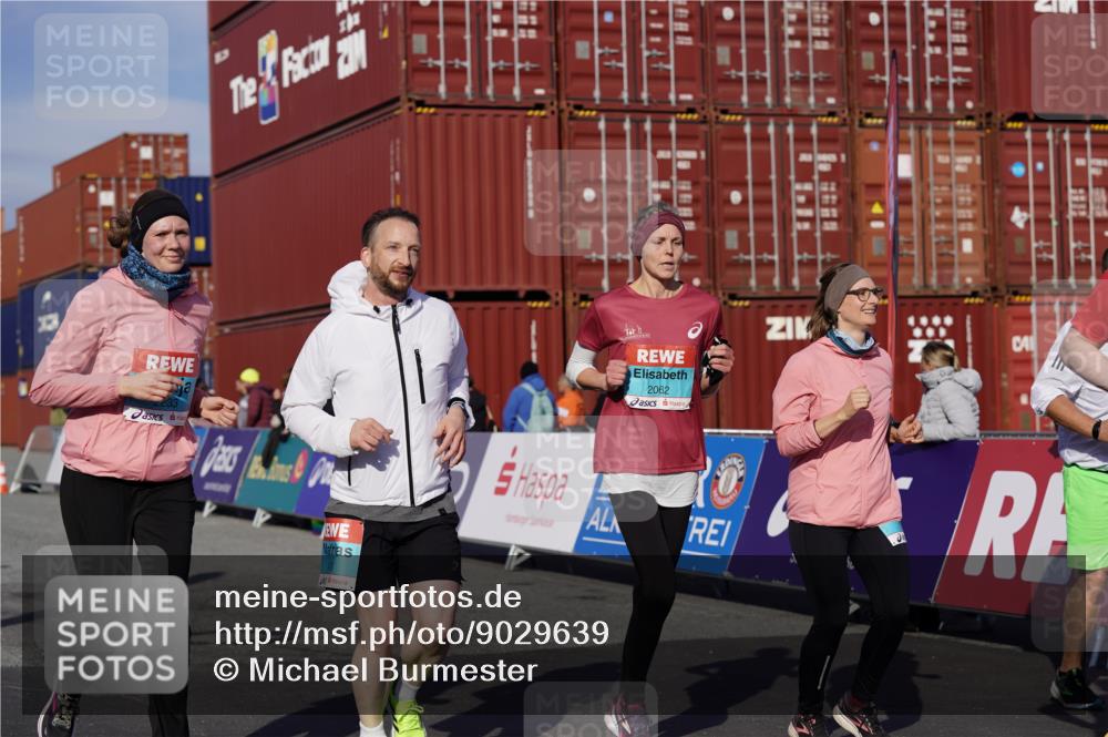 03.10.2025 - Köhlbrandbrückenlauf Michael Burmester http://msf.ph/oto/9029639 03.10.2025 10:34:35 Ziel 1475, 1546, 1961, 2062, 2233, 2771, 3439, 3453 meine-sportfotos.de
