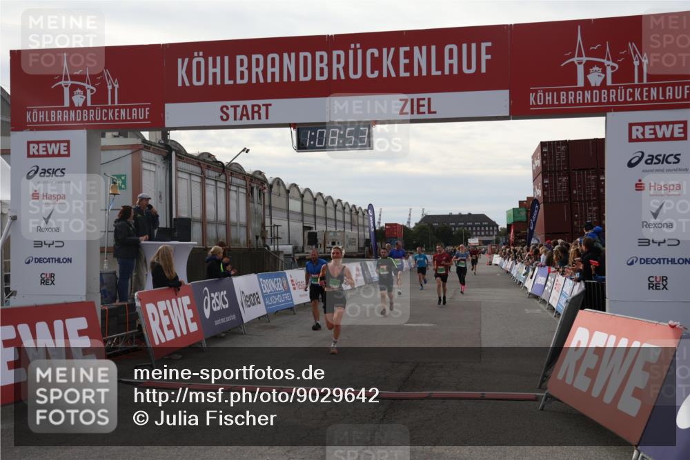03.10.2025 - Köhlbrandbrückenlauf Julia Fischer http://msf.ph/oto/9029642 03.10.2025 16:08:53 Ziel 7057, 7141, 7191, 7283, 7333, 7336, 8118, 8846, 8931 meine-sportfotos.de