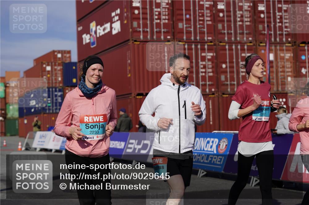 03.10.2025 - Köhlbrandbrückenlauf Michael Burmester http://msf.ph/oto/9029645 03.10.2025 10:34:35 Ziel 1475, 1546, 1961, 2062, 2233, 2771, 3439, 3453 meine-sportfotos.de