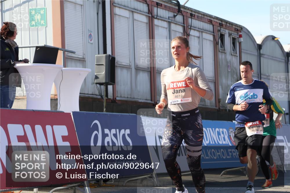 03.10.2025 - Köhlbrandbrückenlauf Luisa Fischer http://msf.ph/oto/9029647 03.10.2025 13:02:52 Ziel 4095, 4116, 4137, 4203, 4279, 4579, 4619, 4747, 5245, 5793, 5810, 6175, 6255, 6447, 6739 meine-sportfotos.de