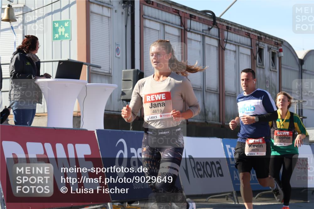03.10.2025 - Köhlbrandbrückenlauf Luisa Fischer http://msf.ph/oto/9029649 03.10.2025 13:02:52 Ziel 4095, 4116, 4137, 4203, 4279, 4579, 4619, 4747, 5245, 5793, 5810, 6175, 6255, 6447, 6739 meine-sportfotos.de