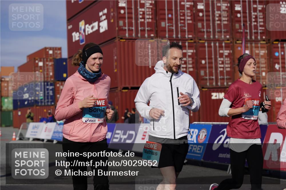 03.10.2025 - Köhlbrandbrückenlauf Michael Burmester http://msf.ph/oto/9029652 03.10.2025 10:34:35 Ziel 1475, 1546, 1961, 2062, 2233, 2771, 3439, 3453 meine-sportfotos.de