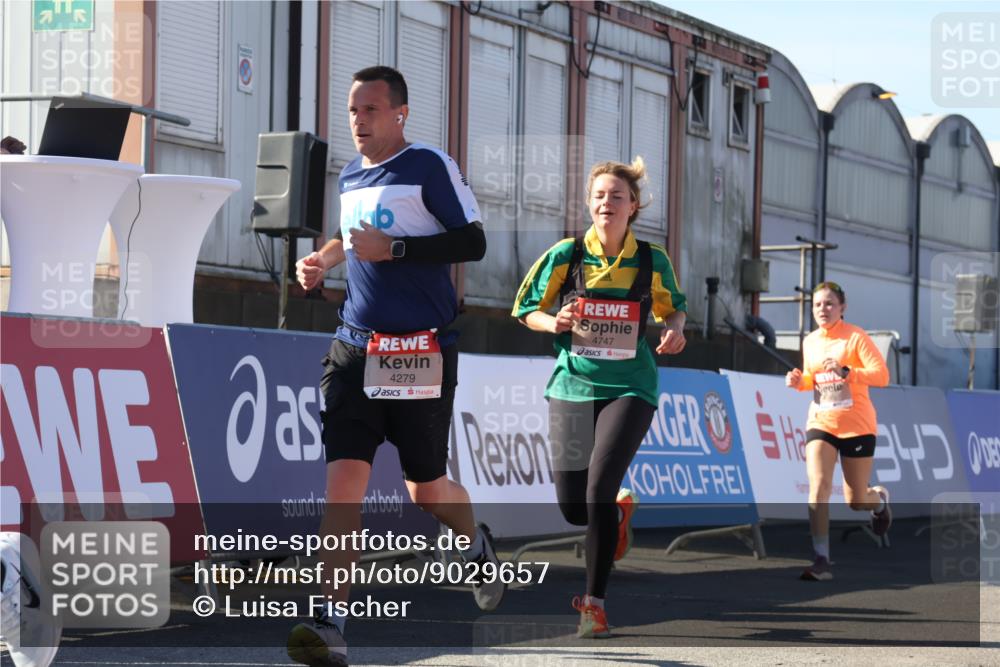 03.10.2025 - Köhlbrandbrückenlauf Luisa Fischer http://msf.ph/oto/9029657 03.10.2025 13:02:53 Ziel 4095, 4116, 4137, 4203, 4279, 4579, 4619, 4747, 5245, 5793, 5810, 6175, 6255, 6447, 6739 meine-sportfotos.de
