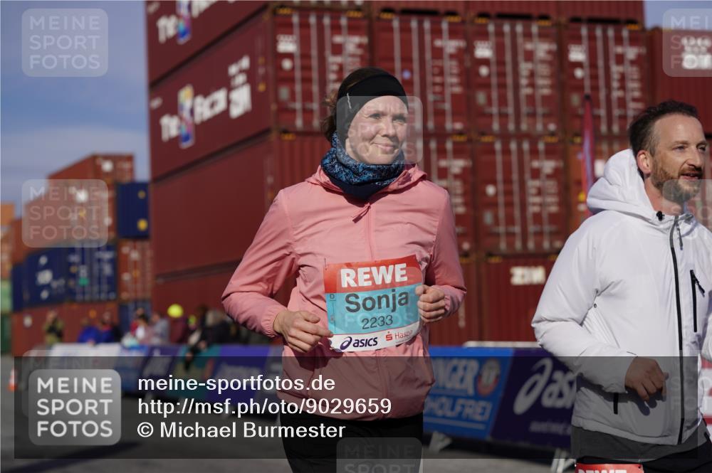 03.10.2025 - Köhlbrandbrückenlauf Michael Burmester http://msf.ph/oto/9029659 03.10.2025 10:34:36 Ziel 1475, 1546, 1961, 2062, 2233, 2771, 3439, 3453 meine-sportfotos.de