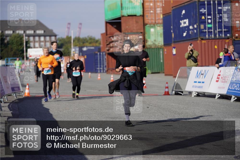 03.10.2025 - Köhlbrandbrückenlauf Michael Burmester http://msf.ph/oto/9029663 03.10.2025 10:34:39 Ziel 2771, 3551, 3552, 3553 meine-sportfotos.de