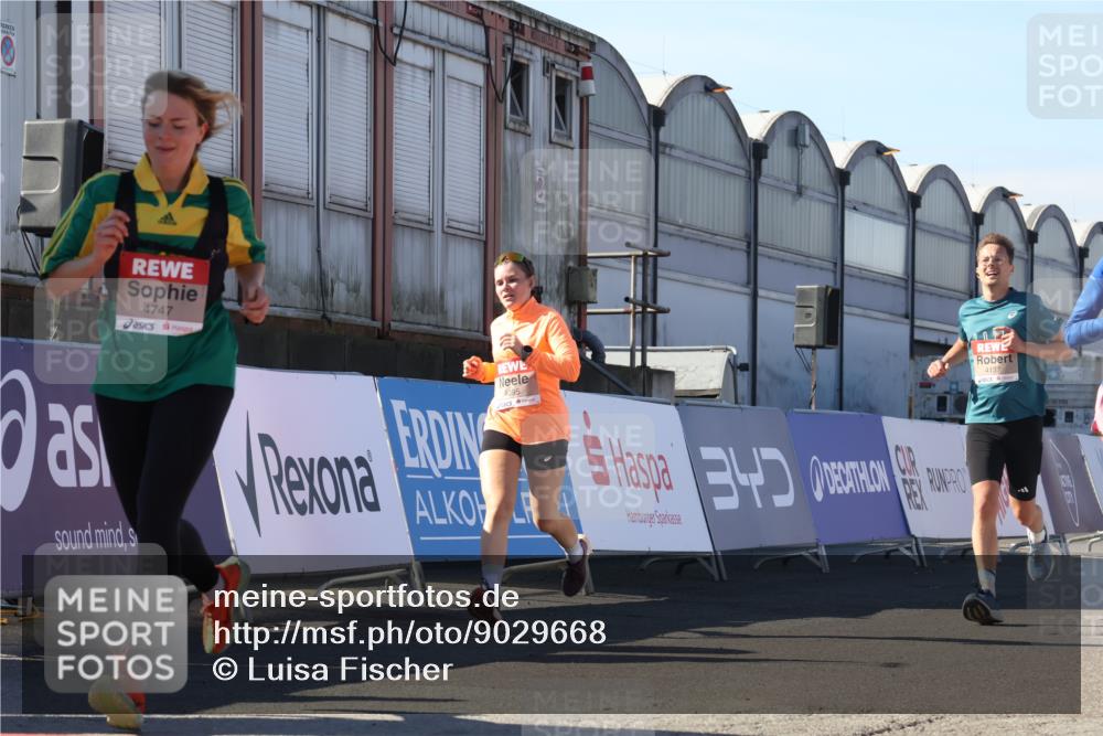 03.10.2025 - Köhlbrandbrückenlauf Luisa Fischer http://msf.ph/oto/9029668 03.10.2025 13:02:53 Ziel 4095, 4116, 4137, 4203, 4279, 4579, 4619, 4747, 5245, 5793, 5810, 6175, 6255, 6447, 6739 meine-sportfotos.de