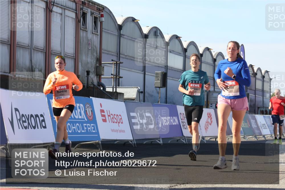 03.10.2025 - Köhlbrandbrückenlauf Luisa Fischer http://msf.ph/oto/9029672 03.10.2025 13:02:54 Ziel 4095, 4116, 4137, 4203, 4279, 4579, 4619, 4747, 5245, 5793, 5810, 6175, 6447, 6739 meine-sportfotos.de