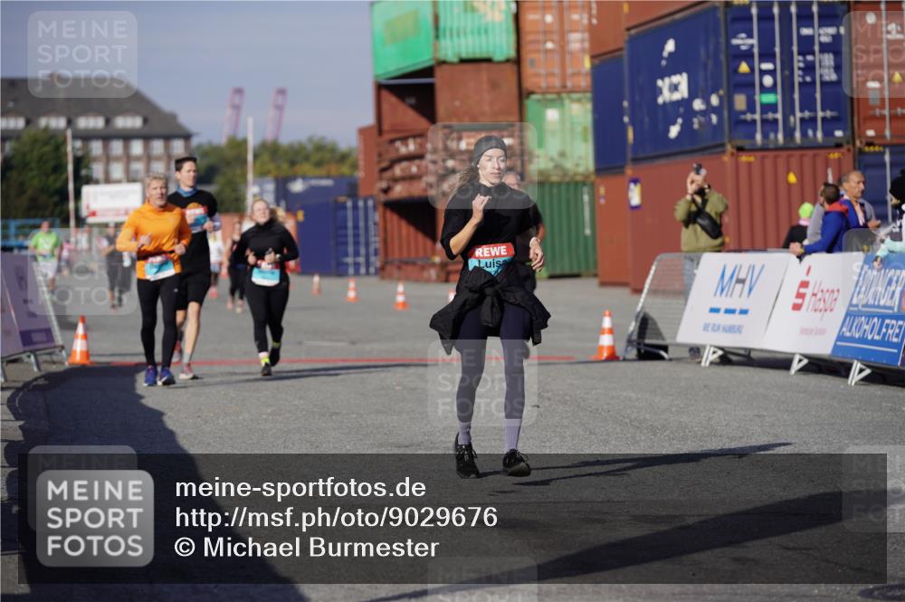 03.10.2025 - Köhlbrandbrückenlauf Michael Burmester http://msf.ph/oto/9029676 03.10.2025 10:34:39 Ziel 2771, 3551, 3552, 3553 meine-sportfotos.de