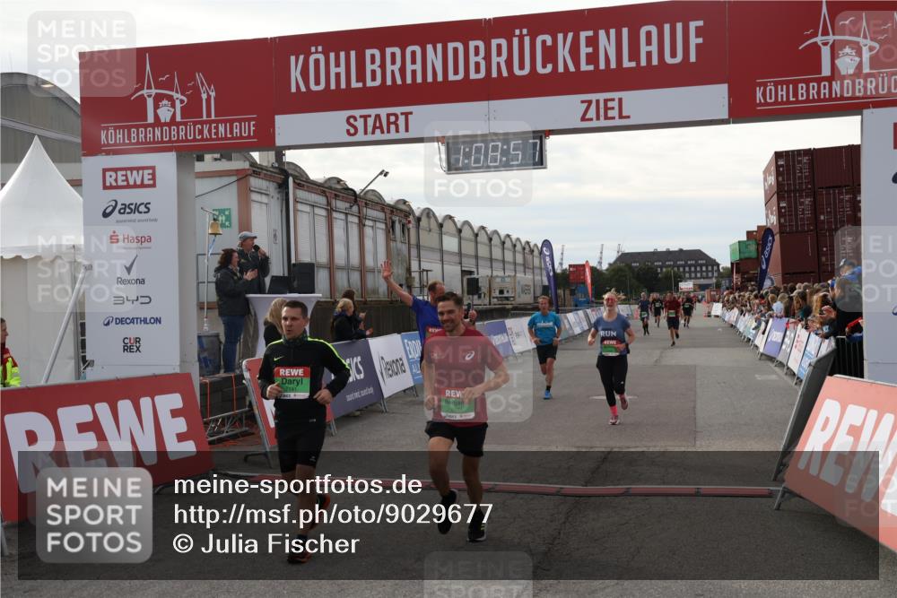 03.10.2025 - Köhlbrandbrückenlauf Julia Fischer http://msf.ph/oto/9029677 03.10.2025 16:08:57 Ziel 7057, 7141, 7191, 7333, 7336, 7585, 8118, 8846, 8931 meine-sportfotos.de