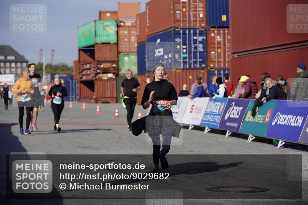 03.10.2025 - Köhlbrandbrückenlauf Michael Burmester http://msf.ph/oto/9029682 03.10.2025 10:34:41 Ziel 2771, 3551, 3552, 3553, 3673 meine-sportfotos.de