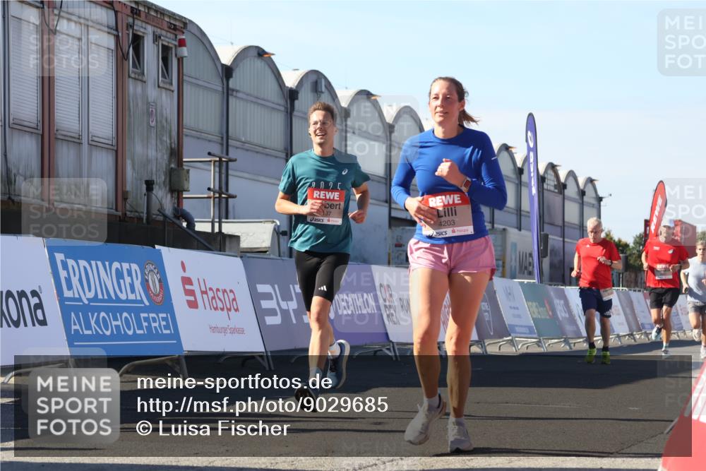 03.10.2025 - Köhlbrandbrückenlauf Luisa Fischer http://msf.ph/oto/9029685 03.10.2025 13:02:54 Ziel 4095, 4116, 4137, 4203, 4279, 4579, 4619, 4747, 5245, 5793, 5810, 6175, 6447, 6739 meine-sportfotos.de