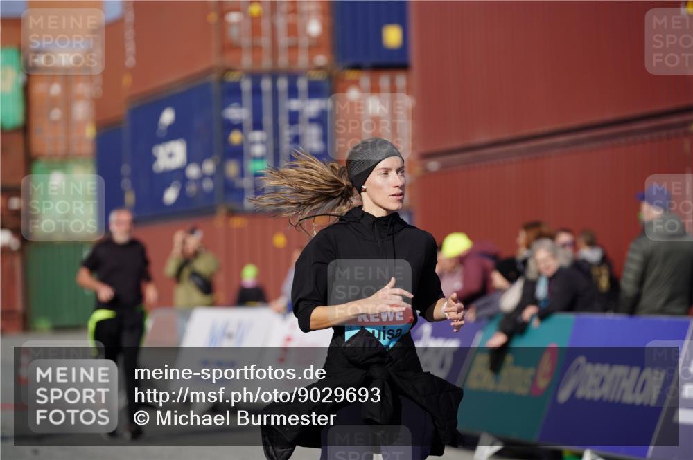 03.10.2025 - Köhlbrandbrückenlauf Michael Burmester http://msf.ph/oto/9029693 03.10.2025 10:34:42 Ziel 2771, 3551, 3552, 3553, 3673 meine-sportfotos.de