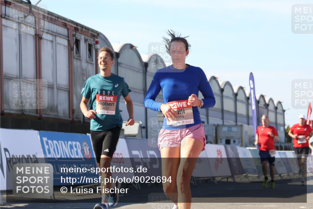 03.10.2025 - Köhlbrandbrückenlauf Luisa Fischer http://msf.ph/oto/9029694 03.10.2025 13:02:55 Ziel 4095, 4116, 4137, 4203, 4279, 4294, 4619, 4747, 5245, 5793, 5810, 6175, 6447, 6739, 6770 meine-sportfotos.de