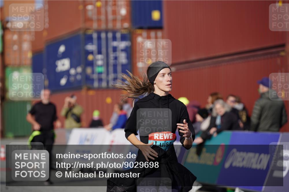 03.10.2025 - Köhlbrandbrückenlauf Michael Burmester http://msf.ph/oto/9029698 03.10.2025 10:34:42 Ziel 2771, 3551, 3552, 3553, 3673 meine-sportfotos.de
