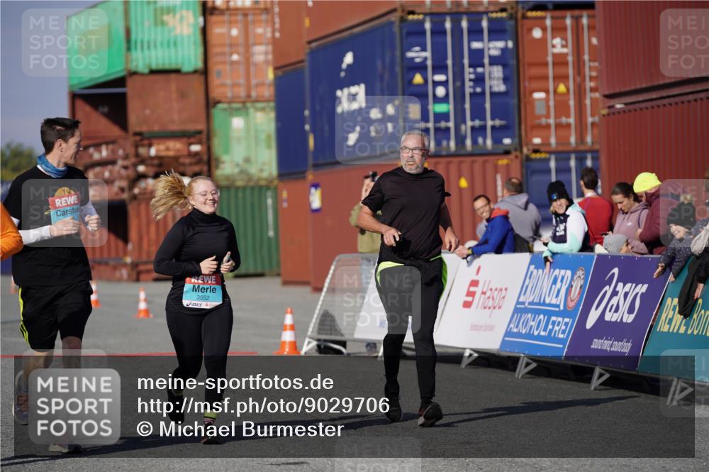 03.10.2025 - Köhlbrandbrückenlauf Michael Burmester http://msf.ph/oto/9029706 03.10.2025 10:34:44 Ziel 2771, 3551, 3552, 3553, 3673 meine-sportfotos.de