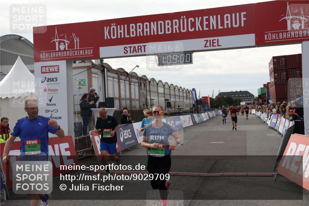 03.10.2025 - Köhlbrandbrückenlauf Julia Fischer http://msf.ph/oto/9029709 03.10.2025 16:09:00 Ziel 7057, 7141, 7191, 7333, 7336, 7585, 8118, 8725, 8931 meine-sportfotos.de