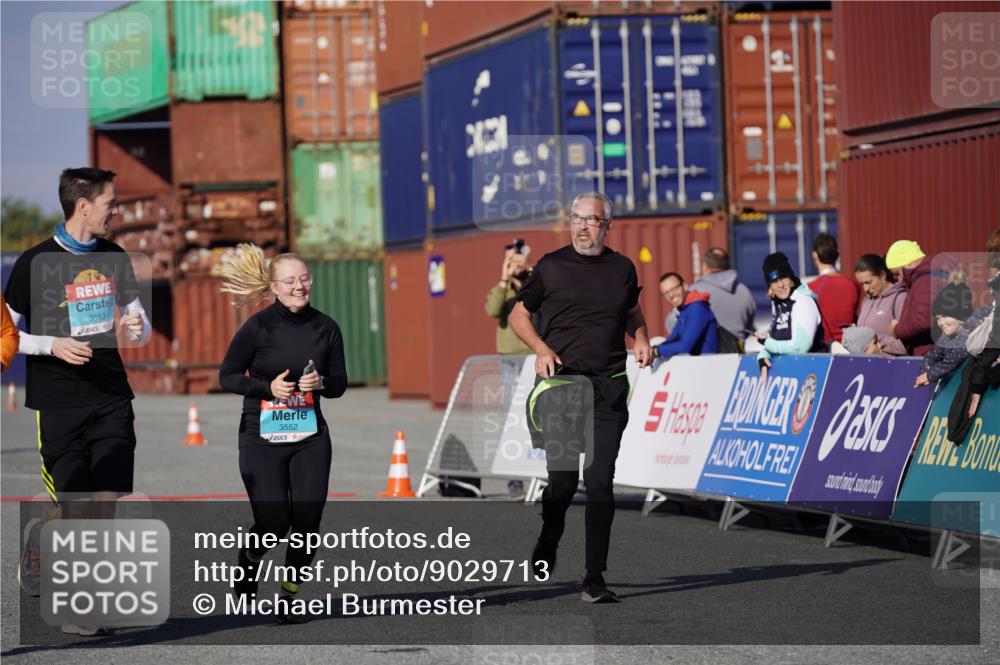 03.10.2025 - Köhlbrandbrückenlauf Michael Burmester http://msf.ph/oto/9029713 03.10.2025 10:34:44 Ziel 2771, 3551, 3552, 3553, 3673 meine-sportfotos.de