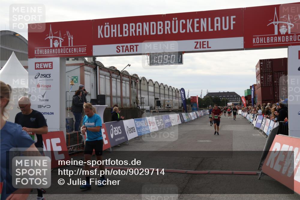 03.10.2025 - Köhlbrandbrückenlauf Julia Fischer http://msf.ph/oto/9029714 03.10.2025 16:09:01 Ziel 7057, 7141, 7191, 7333, 7336, 7501, 7585, 8118, 8725, 8931 meine-sportfotos.de