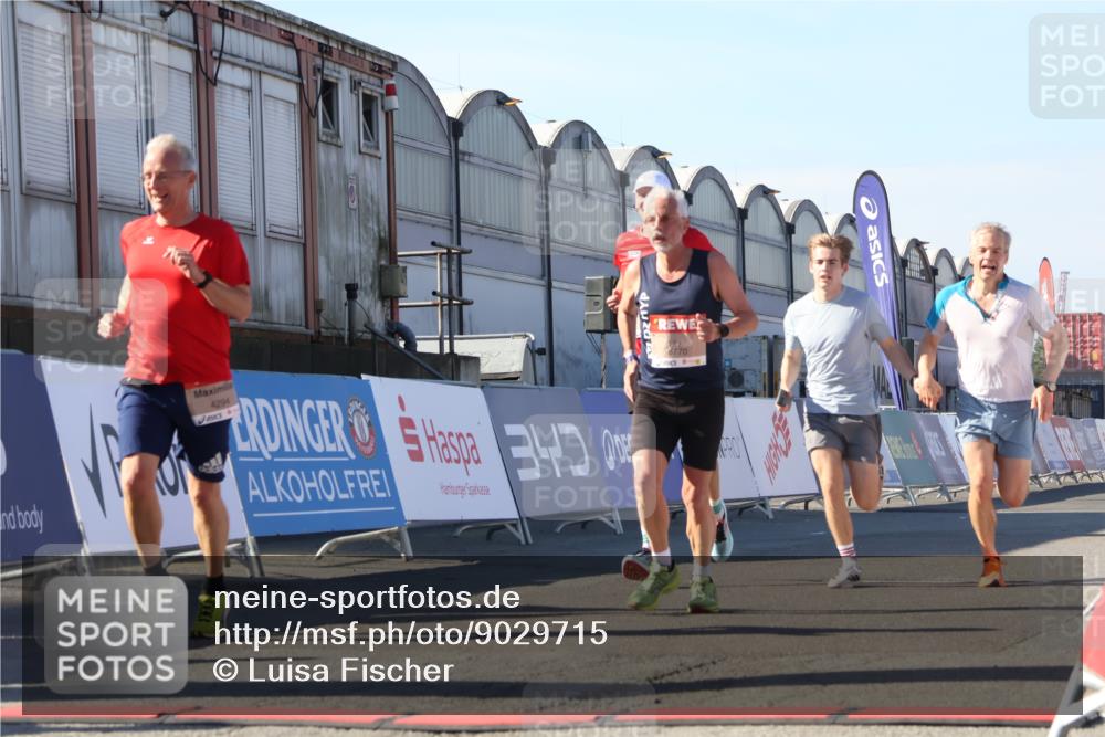 03.10.2025 - Köhlbrandbrückenlauf Luisa Fischer http://msf.ph/oto/9029715 03.10.2025 13:02:59 Ziel 4095, 4137, 4203, 4279, 4294, 4619, 4747, 6175, 6447, 6655, 6770 meine-sportfotos.de