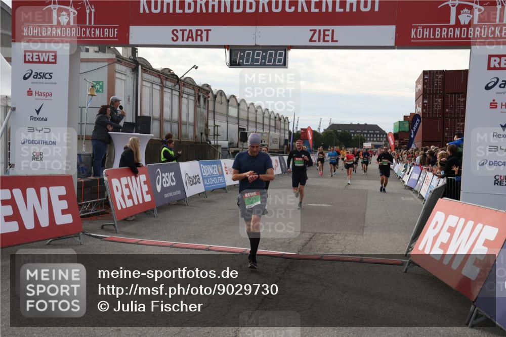 03.10.2025 - Köhlbrandbrückenlauf Julia Fischer http://msf.ph/oto/9029730 03.10.2025 16:09:08 Ziel 7057, 7333, 7336, 7379, 7501, 7585, 7823, 8725, 8797, 9139, 9216, 9739 meine-sportfotos.de