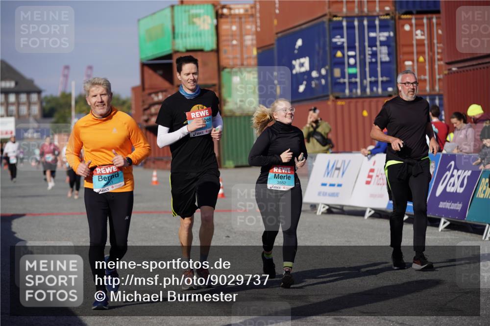 03.10.2025 - Köhlbrandbrückenlauf Michael Burmester http://msf.ph/oto/9029737 03.10.2025 10:34:46 Ziel 2771, 3551, 3552, 3553, 3673 meine-sportfotos.de