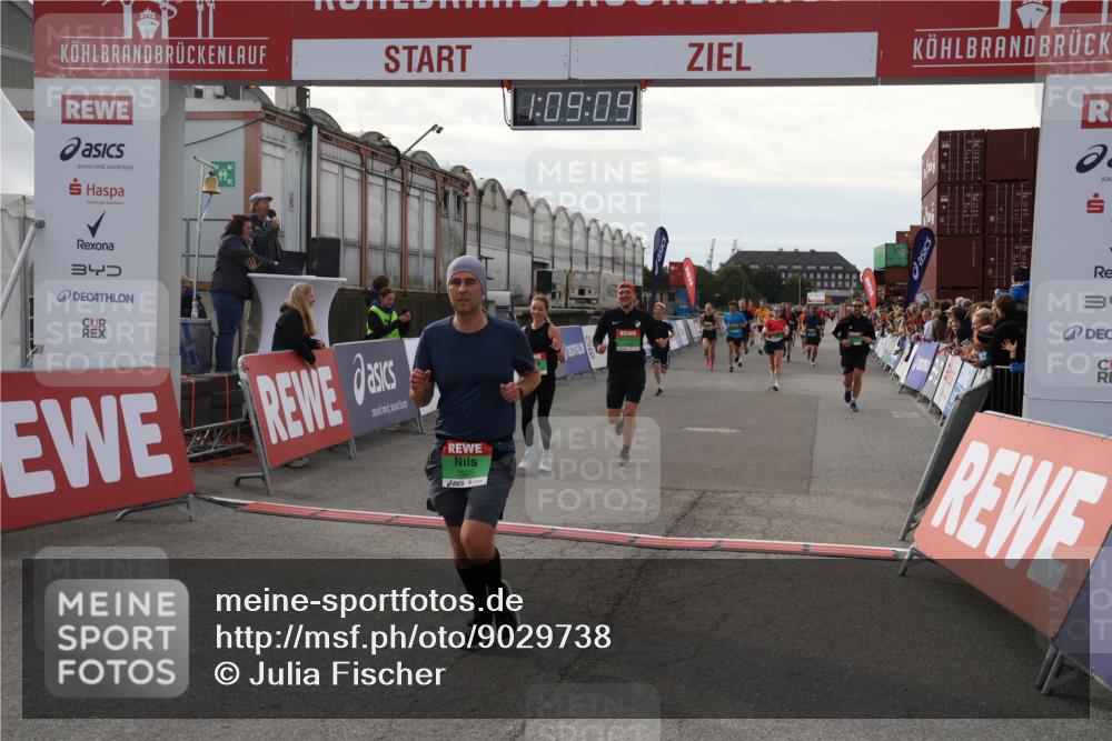 03.10.2025 - Köhlbrandbrückenlauf Julia Fischer http://msf.ph/oto/9029738 03.10.2025 16:09:09 Ziel 7057, 7379, 7501, 7585, 7823, 8348, 8725, 8763, 8797, 9139, 9216, 9739 meine-sportfotos.de