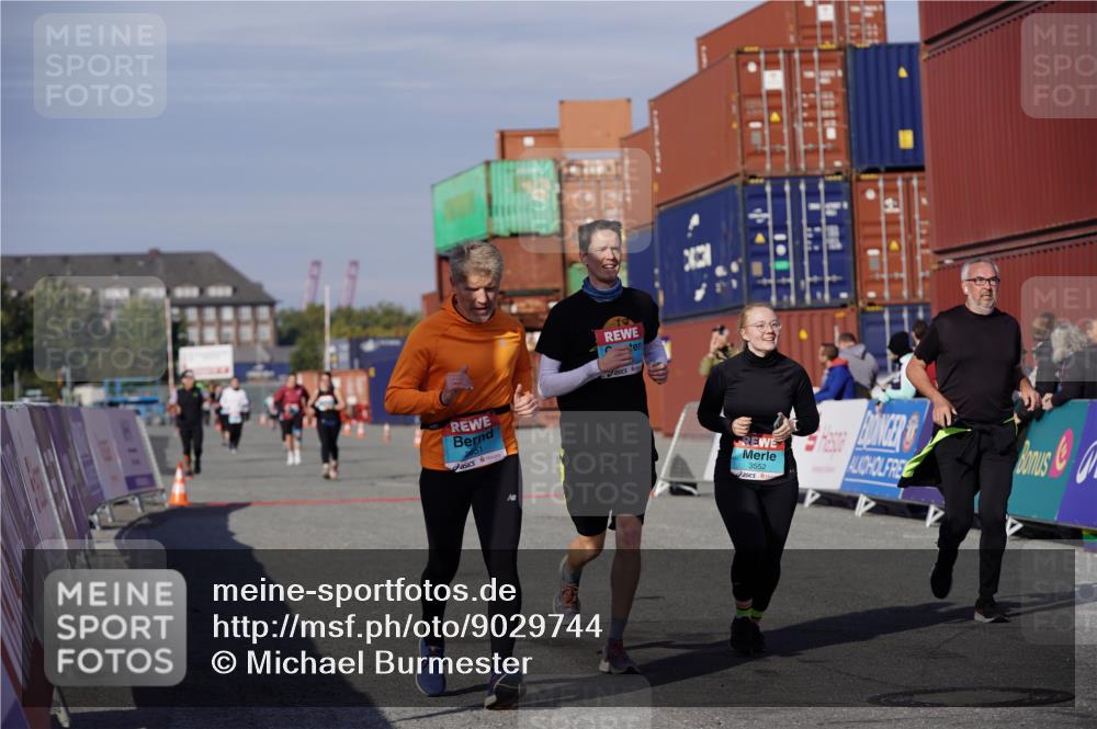 03.10.2025 - Köhlbrandbrückenlauf Michael Burmester http://msf.ph/oto/9029744 03.10.2025 10:34:47 Ziel 3551, 3552, 3553, 3673 meine-sportfotos.de