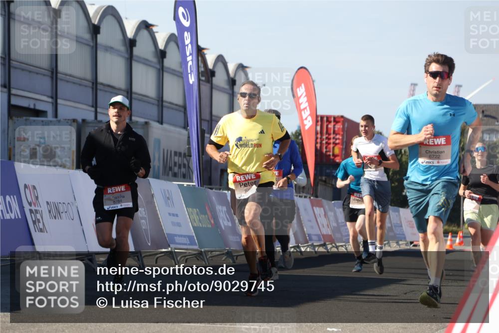 03.10.2025 - Köhlbrandbrückenlauf Luisa Fischer http://msf.ph/oto/9029745 03.10.2025 13:03:09 Ziel 4085, 4294, 5048, 6655, 6722, 6770, 6784 meine-sportfotos.de