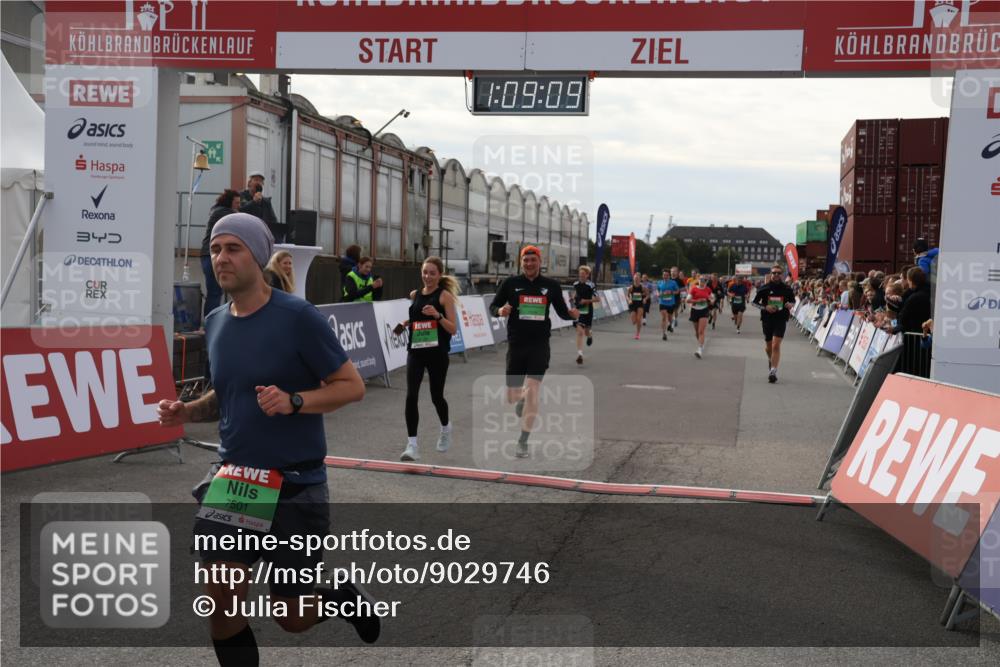 03.10.2025 - Köhlbrandbrückenlauf Julia Fischer http://msf.ph/oto/9029746 03.10.2025 16:09:09 Ziel 7057, 7379, 7501, 7585, 7823, 8348, 8725, 8763, 8797, 9139, 9216, 9739 meine-sportfotos.de
