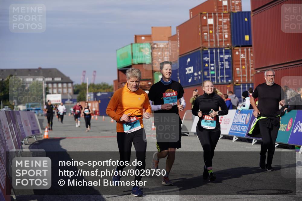 03.10.2025 - Köhlbrandbrückenlauf Michael Burmester http://msf.ph/oto/9029750 03.10.2025 10:34:47 Ziel 3551, 3552, 3553, 3673 meine-sportfotos.de