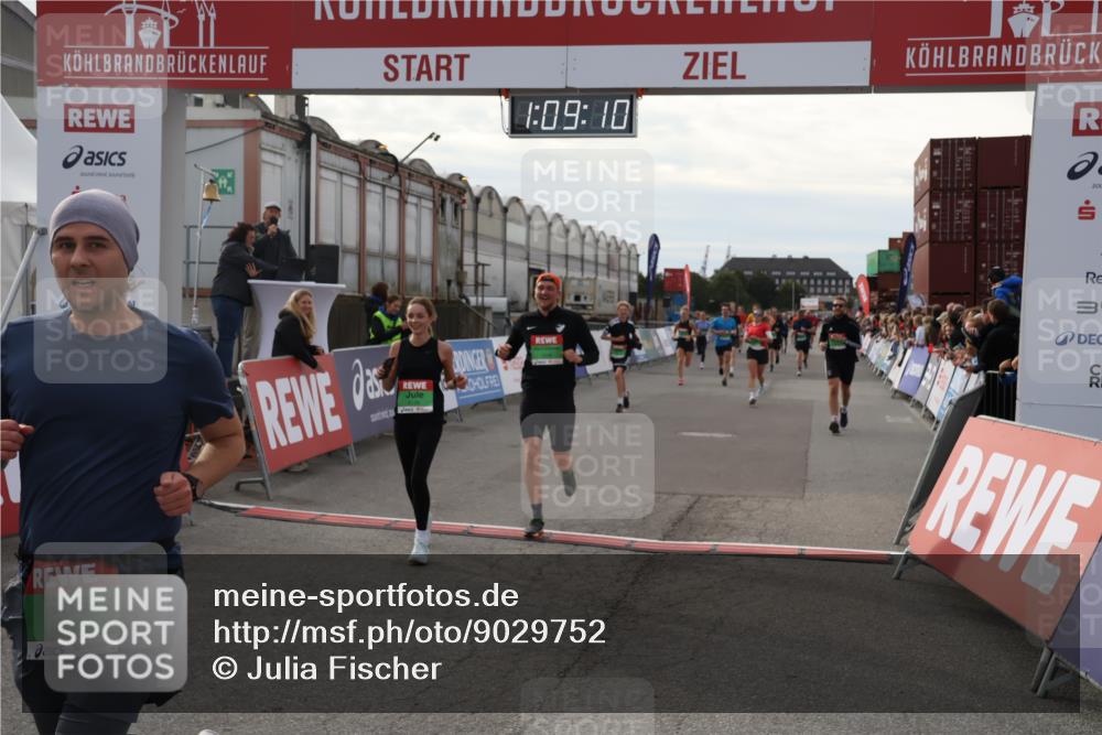 03.10.2025 - Köhlbrandbrückenlauf Julia Fischer http://msf.ph/oto/9029752 03.10.2025 16:09:10 Ziel 7379, 7501, 7585, 7823, 8217, 8348, 8725, 8763, 8797, 9091, 9139, 9216, 9739 meine-sportfotos.de