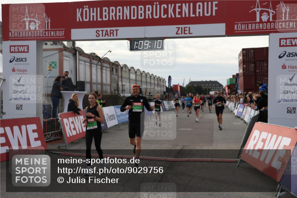 03.10.2025 - Köhlbrandbrückenlauf Julia Fischer http://msf.ph/oto/9029756 03.10.2025 16:09:10 Ziel 7379, 7501, 7585, 7823, 8217, 8348, 8725, 8763, 8797, 9091, 9139, 9216, 9739 meine-sportfotos.de