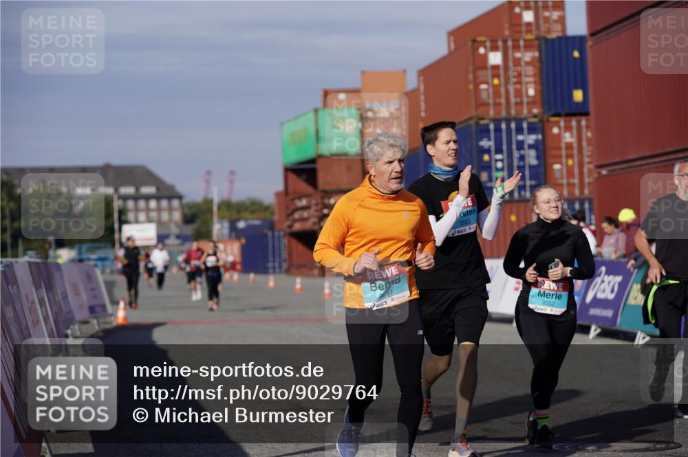 03.10.2025 - Köhlbrandbrückenlauf Michael Burmester http://msf.ph/oto/9029764 03.10.2025 10:34:47 Ziel 3551, 3552, 3553, 3673 meine-sportfotos.de