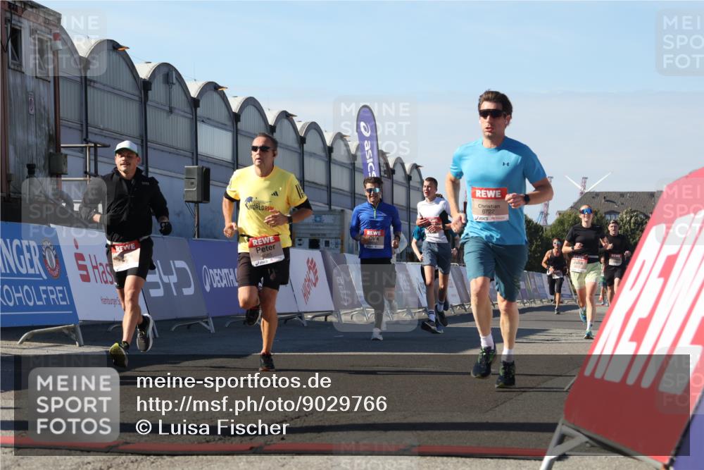 03.10.2025 - Köhlbrandbrückenlauf Luisa Fischer http://msf.ph/oto/9029766 03.10.2025 13:03:11 Ziel 4085, 4208, 4294, 4856, 5048, 6279, 6612, 6655, 6722, 6770, 6784 meine-sportfotos.de