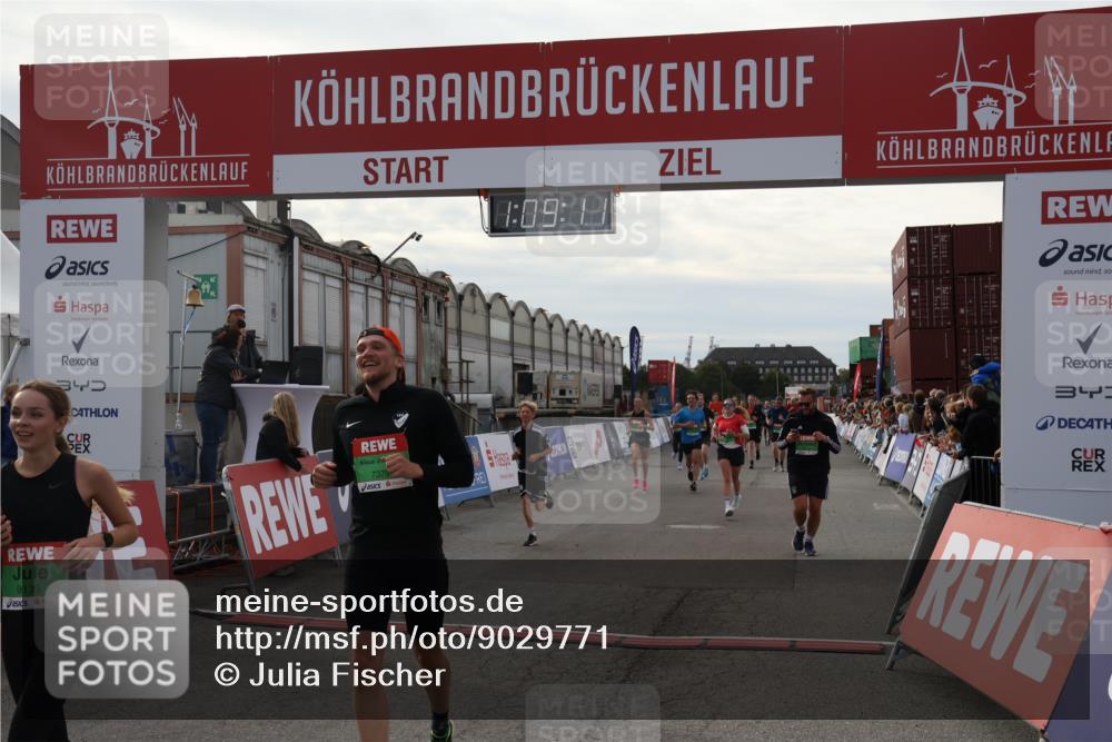 03.10.2025 - Köhlbrandbrückenlauf Julia Fischer http://msf.ph/oto/9029771 03.10.2025 16:09:11 Ziel 7379, 7501, 7823, 8217, 8348, 8725, 8763, 8797, 9091, 9139, 9216, 9739 meine-sportfotos.de