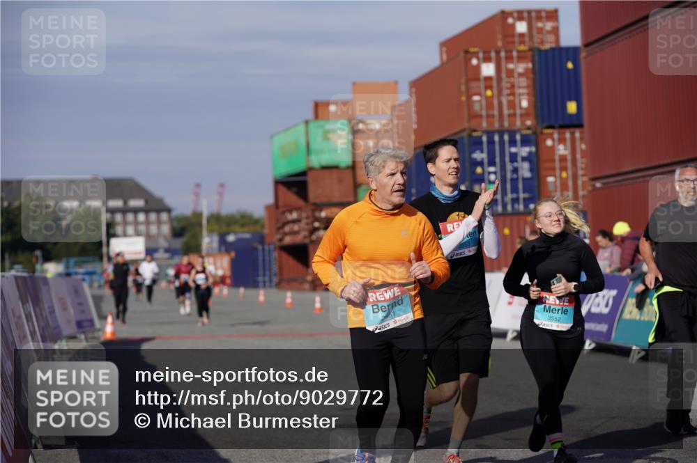 03.10.2025 - Köhlbrandbrückenlauf Michael Burmester http://msf.ph/oto/9029772 03.10.2025 10:34:47 Ziel 3551, 3552, 3553, 3673 meine-sportfotos.de