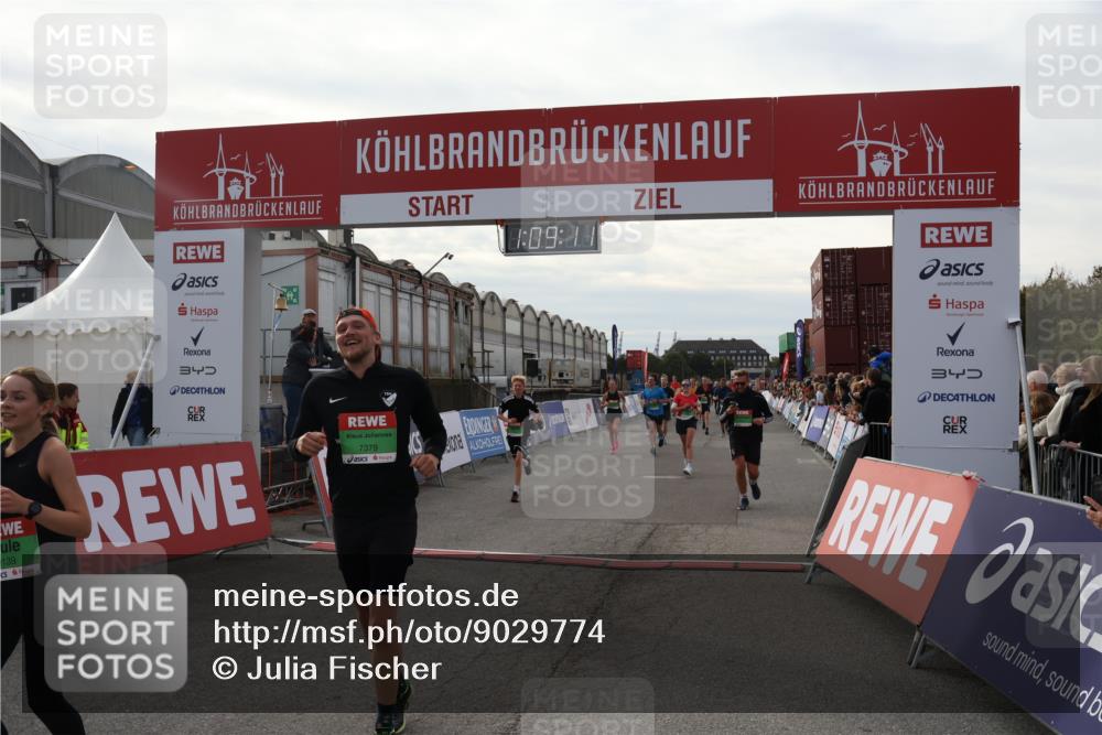 03.10.2025 - Köhlbrandbrückenlauf Julia Fischer http://msf.ph/oto/9029774 03.10.2025 16:09:11 Ziel 7379, 7501, 7823, 8217, 8348, 8725, 8763, 8797, 9091, 9139, 9216, 9739 meine-sportfotos.de