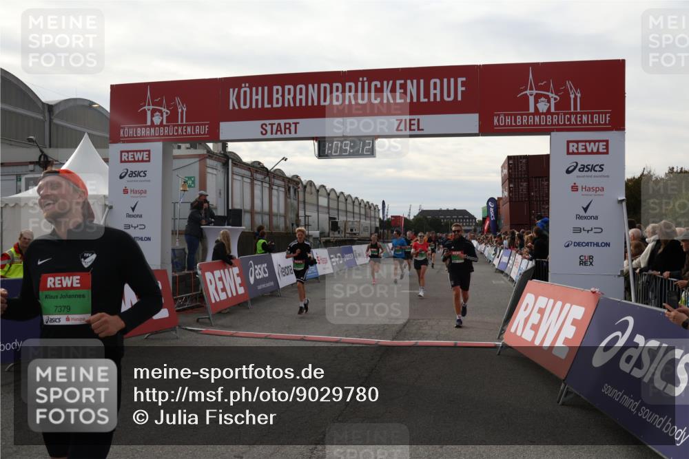 03.10.2025 - Köhlbrandbrückenlauf Julia Fischer http://msf.ph/oto/9029780 03.10.2025 16:09:12 Ziel 7379, 7501, 7822, 7823, 8217, 8348, 8725, 8763, 8797, 9019, 9091, 9139, 9216, 9739 meine-sportfotos.de