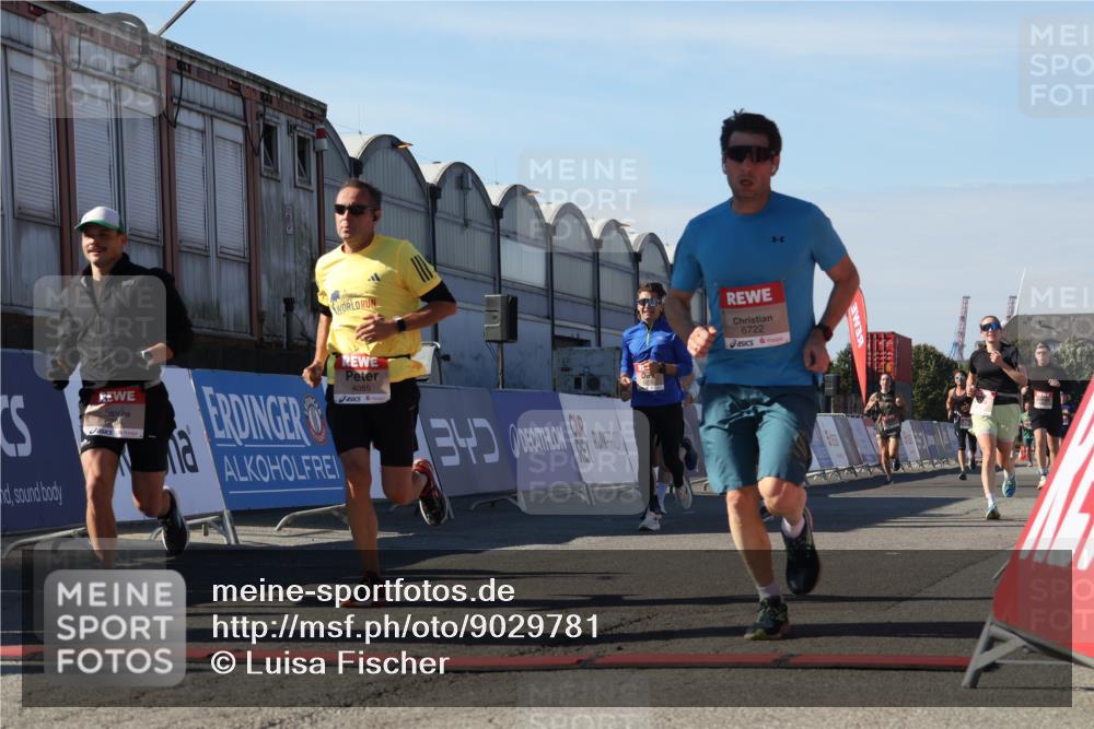 03.10.2025 - Köhlbrandbrückenlauf Luisa Fischer http://msf.ph/oto/9029781 03.10.2025 13:03:12 Ziel 4085, 4208, 4856, 5048, 6279, 6612, 6655, 6722, 6784 meine-sportfotos.de