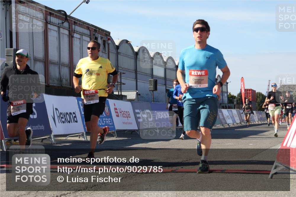 03.10.2025 - Köhlbrandbrückenlauf Luisa Fischer http://msf.ph/oto/9029785 03.10.2025 13:03:12 Ziel 4085, 4208, 4856, 5048, 6279, 6612, 6655, 6722, 6784 meine-sportfotos.de