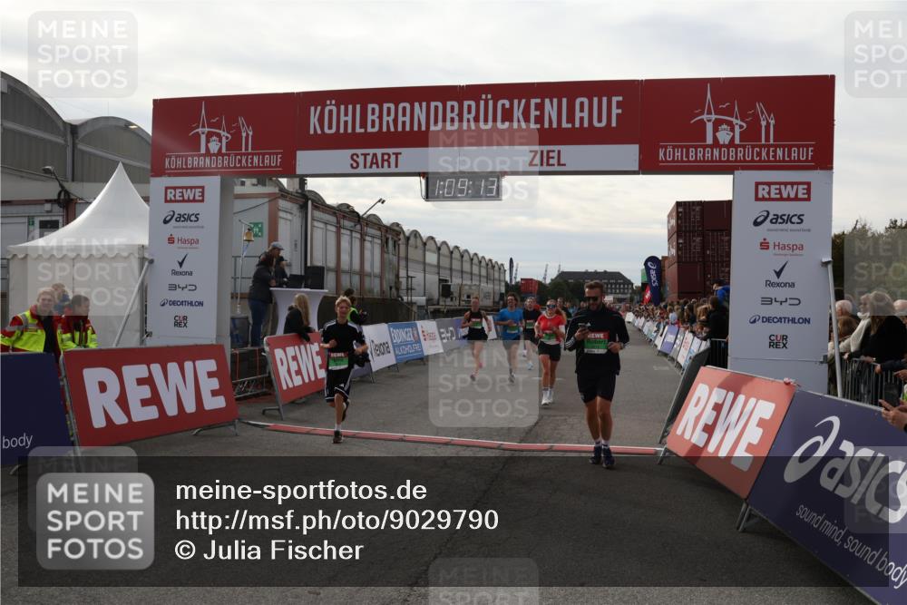 03.10.2025 - Köhlbrandbrückenlauf Julia Fischer http://msf.ph/oto/9029790 03.10.2025 16:09:13 Ziel 7379, 7501, 7822, 7823, 8217, 8348, 8725, 8763, 8797, 9019, 9091, 9139, 9216, 9739 meine-sportfotos.de