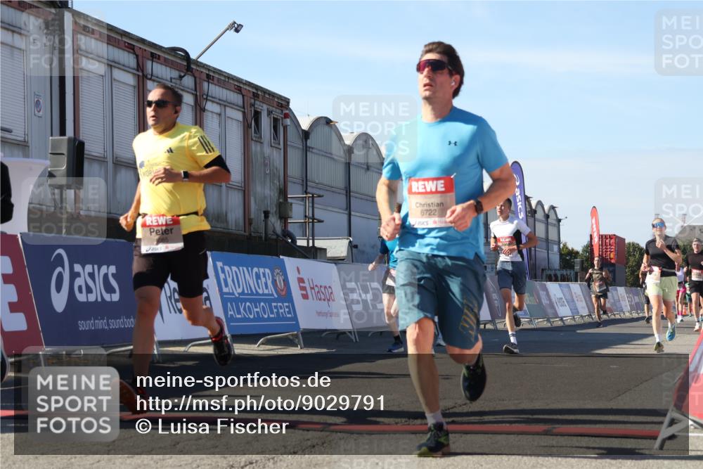 03.10.2025 - Köhlbrandbrückenlauf Luisa Fischer http://msf.ph/oto/9029791 03.10.2025 13:03:12 Ziel 4085, 4208, 4856, 5048, 6279, 6612, 6655, 6722, 6784 meine-sportfotos.de