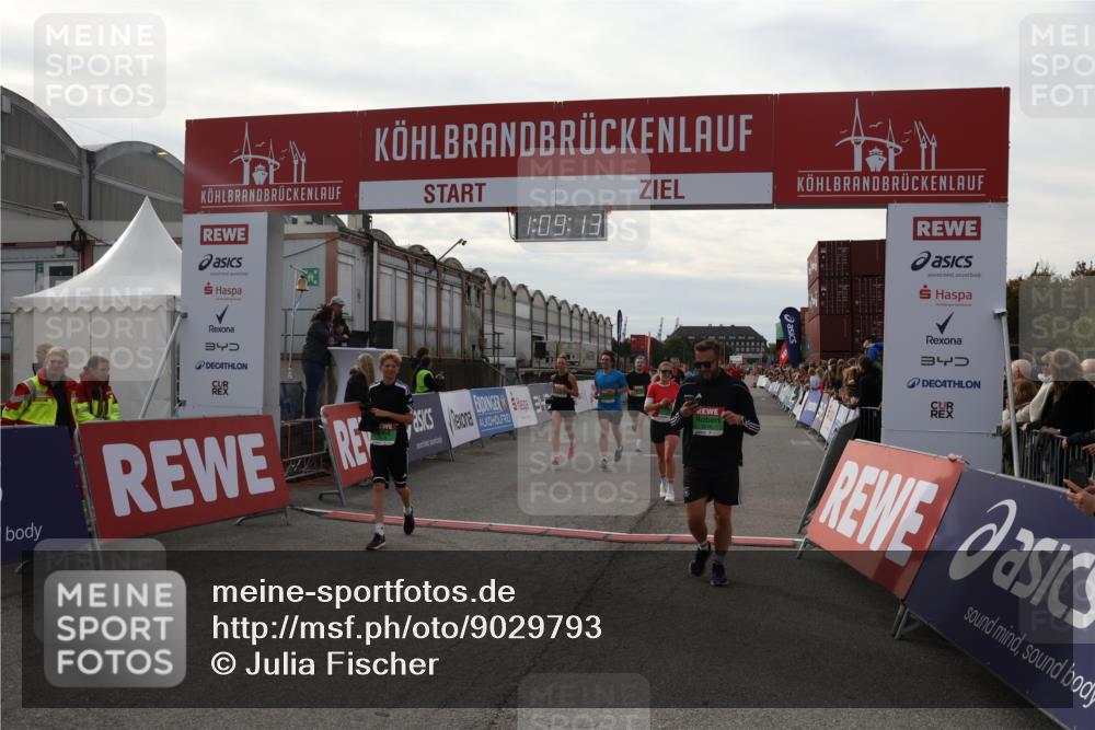 03.10.2025 - Köhlbrandbrückenlauf Julia Fischer http://msf.ph/oto/9029793 03.10.2025 16:09:13 Ziel 7379, 7501, 7822, 7823, 8217, 8348, 8725, 8763, 8797, 9019, 9091, 9139, 9216, 9739 meine-sportfotos.de