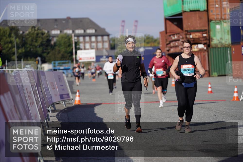03.10.2025 - Köhlbrandbrückenlauf Michael Burmester http://msf.ph/oto/9029796 03.10.2025 10:34:58 Ziel 1728, 1750, 2667 meine-sportfotos.de