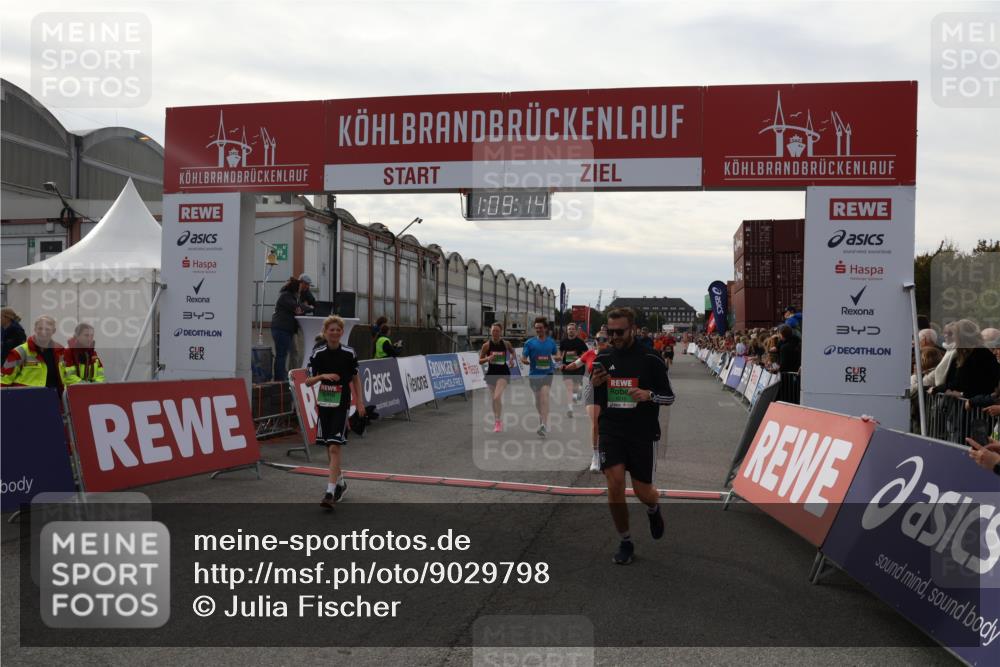 03.10.2025 - Köhlbrandbrückenlauf Julia Fischer http://msf.ph/oto/9029798 03.10.2025 16:09:14 Ziel 7379, 7501, 7558, 7822, 7823, 8217, 8348, 8725, 8763, 8797, 9019, 9091, 9139, 9216, 9739 meine-sportfotos.de