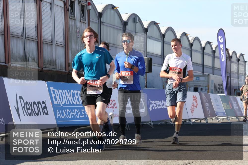 03.10.2025 - Köhlbrandbrückenlauf Luisa Fischer http://msf.ph/oto/9029799 03.10.2025 13:03:14 Ziel 4085, 4208, 4268, 4856, 5048, 6279, 6612, 6722, 6784 meine-sportfotos.de